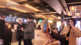 黑色丝袜吻戏亲胸摸腿